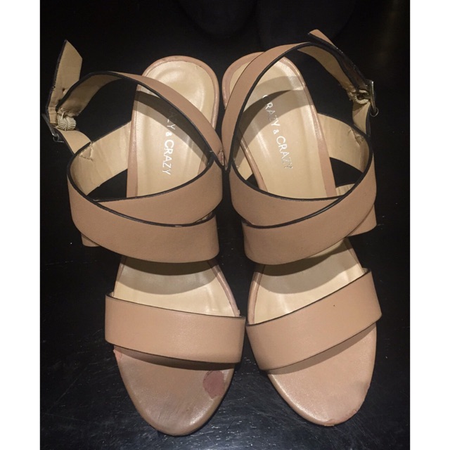 รองเท้าส้นสูง ยี่ห้อcrazy & crazy