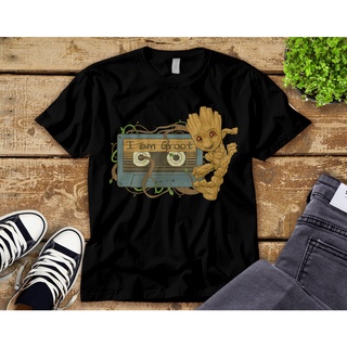 tshirtเสื้อยืดคอกลมฤดูร้อนเสื้อยืด คอกลม พิมพ์ลาย Marvel Guardians Of The Galaxy I Am Groot Mixtape สําหรับผู้ชายSto4XL