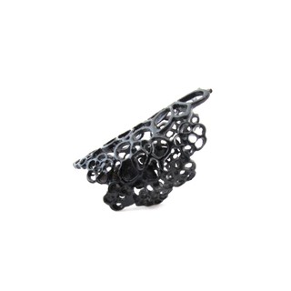 Black Lace Flower Ring แหวนทรงปลอกนิ้วฉลุลายดอกไม้