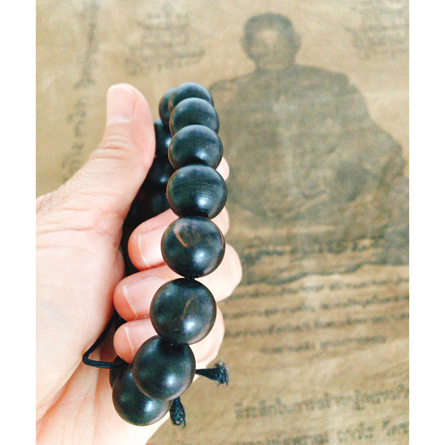 สร้อยข้อมือ กำไลประคำไม้พญางิ้วดำ 15 มม. 15 เม็ด(เกรดพรีเมี่ยม)