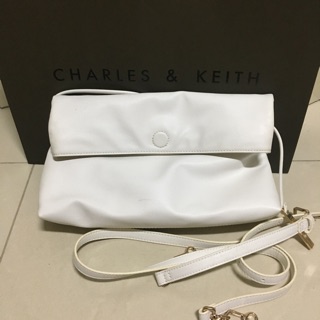 กระเป๋า charleskeith สีขาว