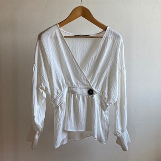 เสื้อเชิ้ต Zara White Flowy Blouse