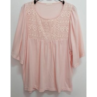 เสื้อคอกลมแขน​ระบายGU