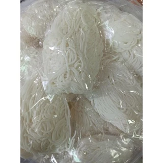 เส้นก๋วยจั๊บญวน*เส้นสด 100 กรัมห่อละ 9 บาท