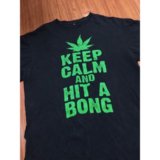 เสื้อยืดผ้าฝ้าย เสื้อยืดสายเขียวมือสอง KEEP CALM AND HIT A BONG Size M มือ2