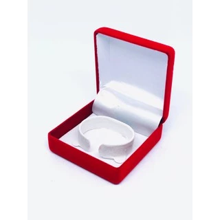 กล่องกำมะหยี่ สำหรับใส่กำไล นาฬิกา สร้อยข้อมือ ขนาด 9x9x4.5cm (code42กำไล)
