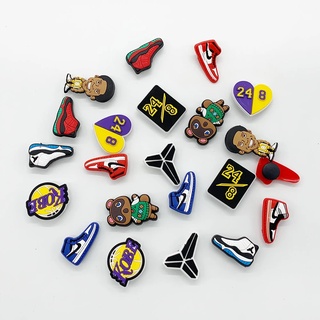 การ์ตูน Kobe Bryant jibitz NBA Star Shoe Charm Pins Basketball jibitz สําหรับ crocks อุปกรณ์ตกแต่งรองเท้า