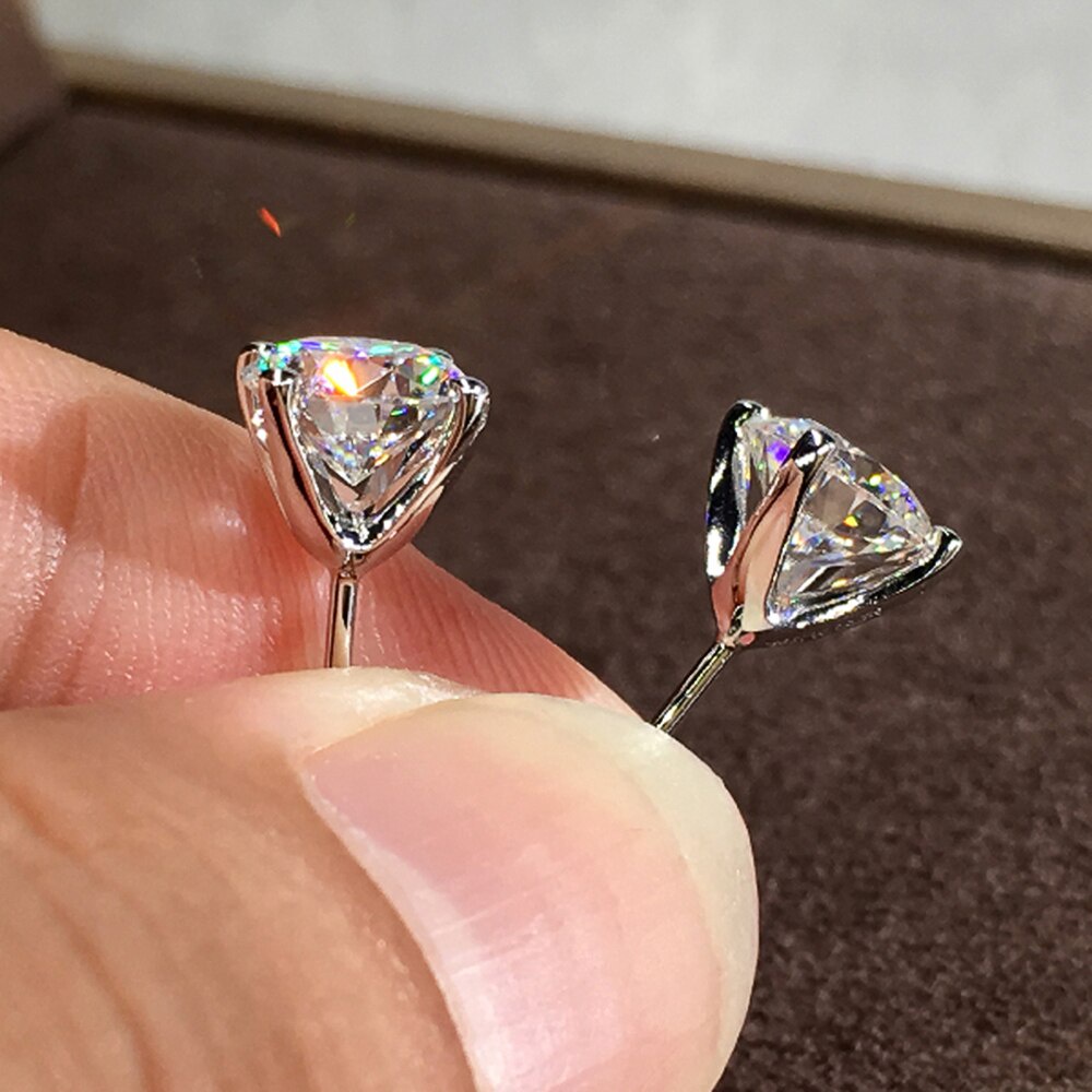 925 เงินสเตอร์ลิงคลาสสิก 4 Prong Solitaire ต่างหูสตั๊ดคุณภาพสูง Brilliant รอบ Cubic Zirconia หมั้นเครื่องประดับงานแต่งงานสําหรับผู้หญิง