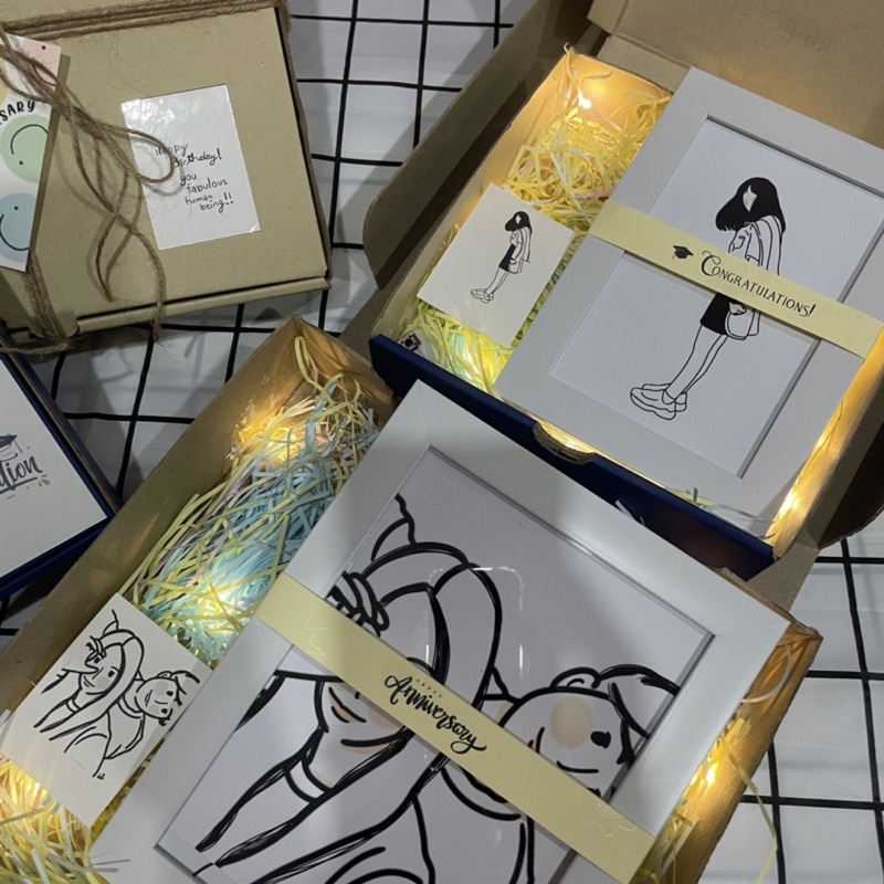 [พร้อมส่ง] วาดรูปพร้อมอัดกรอบ วาดรูปสไตล์แม่ค้าของขวัญมินิมอลราคาถูก
