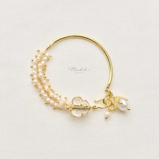 สร้อยข้อมือ ดอกรัก ลงอีนาเมล ประดับด้วย ไข่มุก มุกแท้ Bracelet Crown Flower with enamel & Pearl