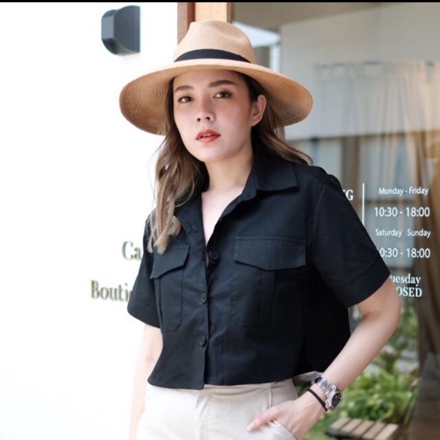 เสื้อทรงครอปเชิ้ต ของ Tshopp มือสอง ซื้อมายังไม่ได้ใส่เลยค่า สภาพ 100%