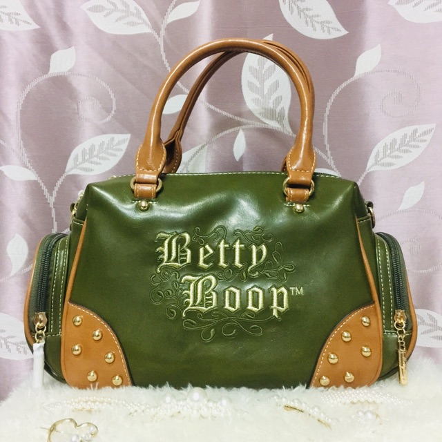 กระเป๋าถือ Betty Boop ของแท้