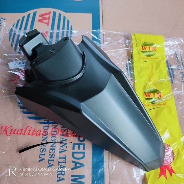 บังโคลนหน้าสําหรับบีท new led street 2020 K1A สีดําด้าน ยี่ห้อ win