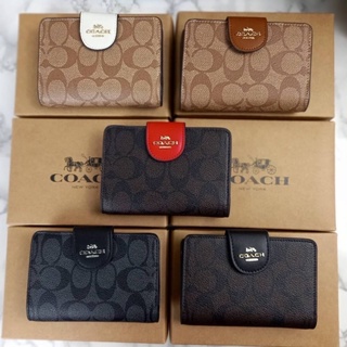 COACH MEDIUM CORNER ZIP WALLET IN SIGNATURE CANVAS(COACH C0082) รูปถ่ายจากสินค้าจริงสอบถามก่อนทำการสั่งซื้อคะ