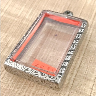 กรอบพระแสตนเลสทรงสมเด็จแกะลายไทย แถมฟรี ห่วงแสตนเลส และแผ่นโ…