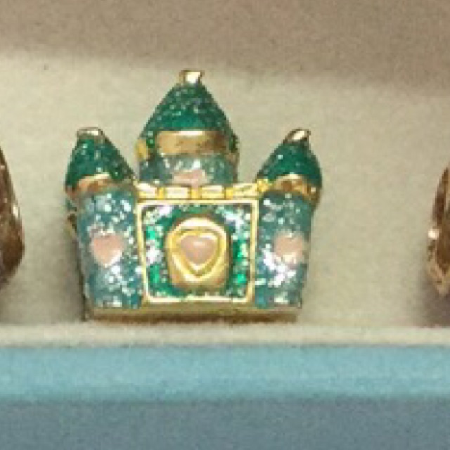 Charm ownory ซื้อมาไม่เคยใช้ค่ะ 650บาท