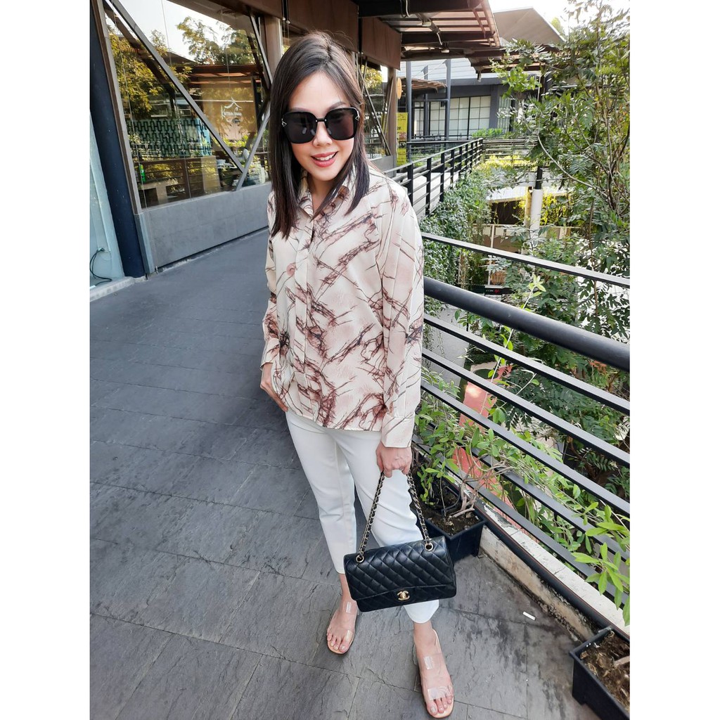 เสื้อเชิ้ตผู้หญิงแขนยาว ลายหินอ่อน รุ่นสาบซ่อนกระดุม แบรนด์ BSizeU