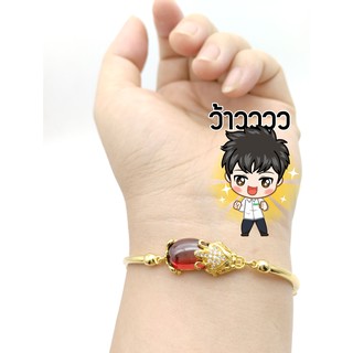 สร้อยข้อมือ สแตนเลส ปี่เซี่ยะ คาบเหรียญ ทับทิมแดงสังเคราะห์ ชุบทอง 24 k หยิบจับอะไรเป็นเงินเป็นทอง P24