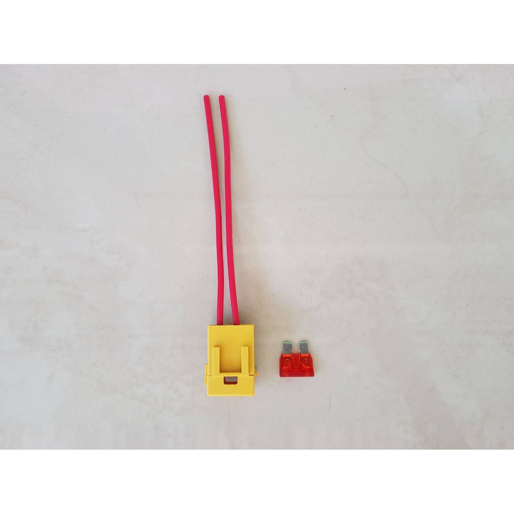 กระบอกฟิวส์เสียบใหญ่  ทั่วไป สีเหลือง พร้อมฟิวส์ 10A  สายไฟหนา 1.5 มิล ราคาอันละ12บาท
