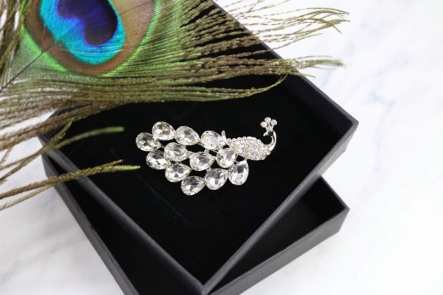 เข็มกลัดนกยูงติดหิน - A09 + MA016