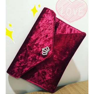 clutch สีแดงกำมะหยี่สวยงามมาก