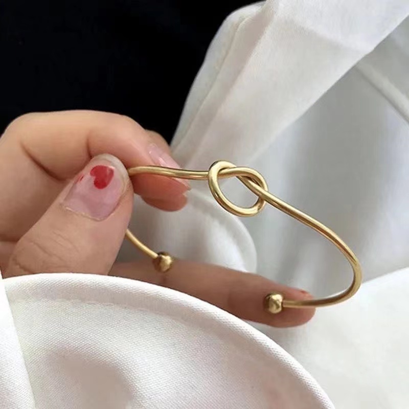 [YY] สร้อยข้อมือ ผูกปม ยุโรป อเมริกัน เข้ากับทุกการแต่งกาย diy สร้อยข้อมือแฟชั่น เรียบง่าย ความรัก เปิด สร้อยข้อมือ