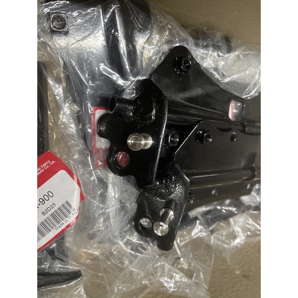 แท้ศูนย์ แผ่นยึดเหล็กพักเท้าหน้า Wave 125/R/S/Wave125I (ไฟเลี้ยวบังลม) 50605-KPH-900