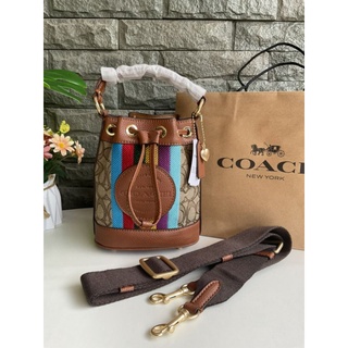 ส่งฟรี🔥 กระเป๋าสะพายทรงถังขนมจีบ COACH C5639 DEMPSEY DRAWSTRING BUCKET 15 (005)