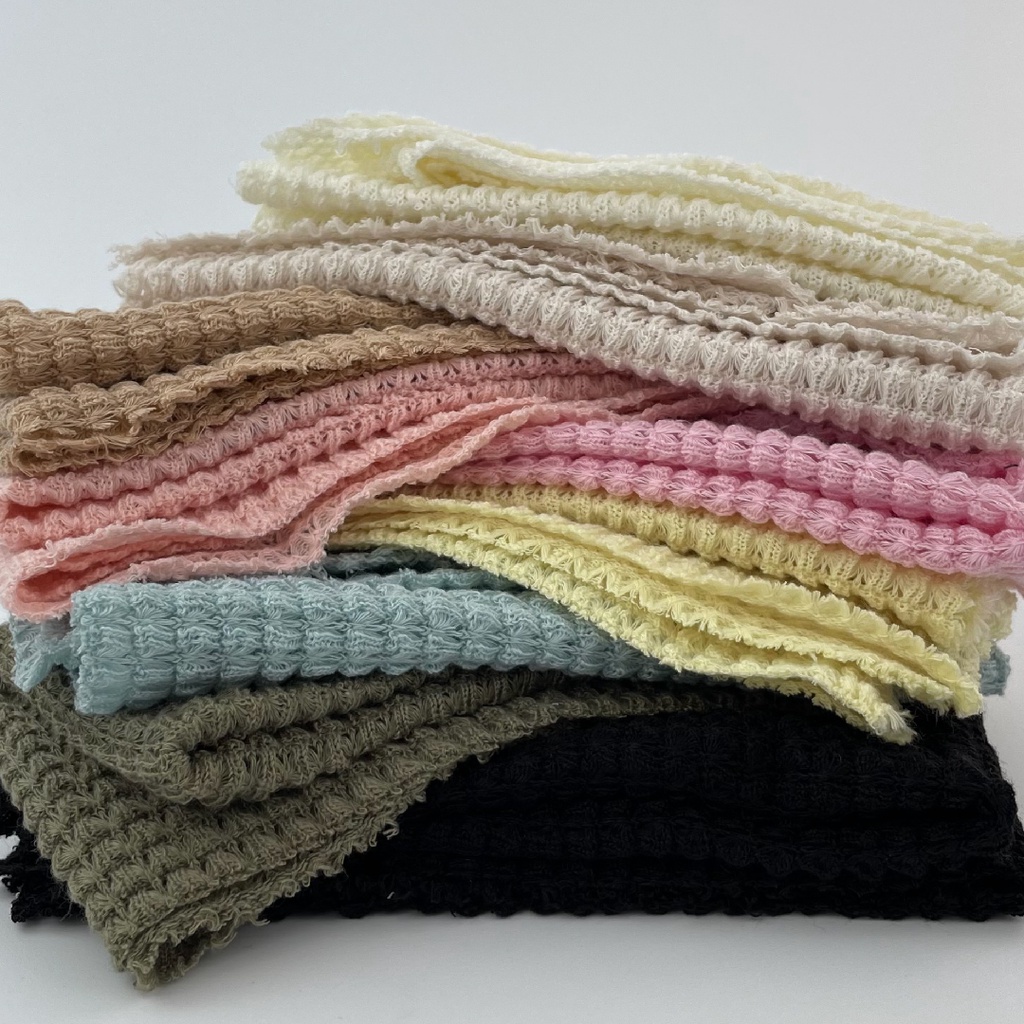 ผ้าคาร์ดิแกน โครเชต์ Cardigan Crochet ผ้าไหมพรมถักเป็นลายน่ารักมาก ลายสม่ำเสมอ ยืด ไม่ย้วย ขนาด 1 Kg