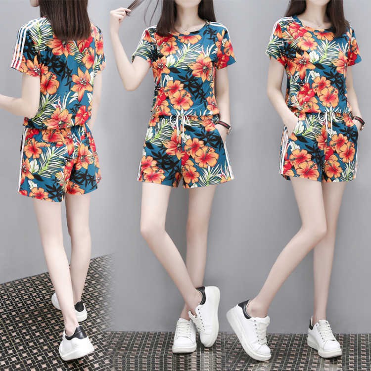 /668#พร้อมส่ง-ชุดเซทเเฟชั่น ชุดเซทลายดอกไม้ เสื้อ+กางเกงขาสั้น ใส่สบาย