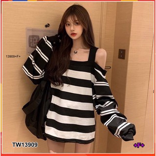 เสื้อโอเวอร์ไซส์เว้าไหล่ลายริ้ว