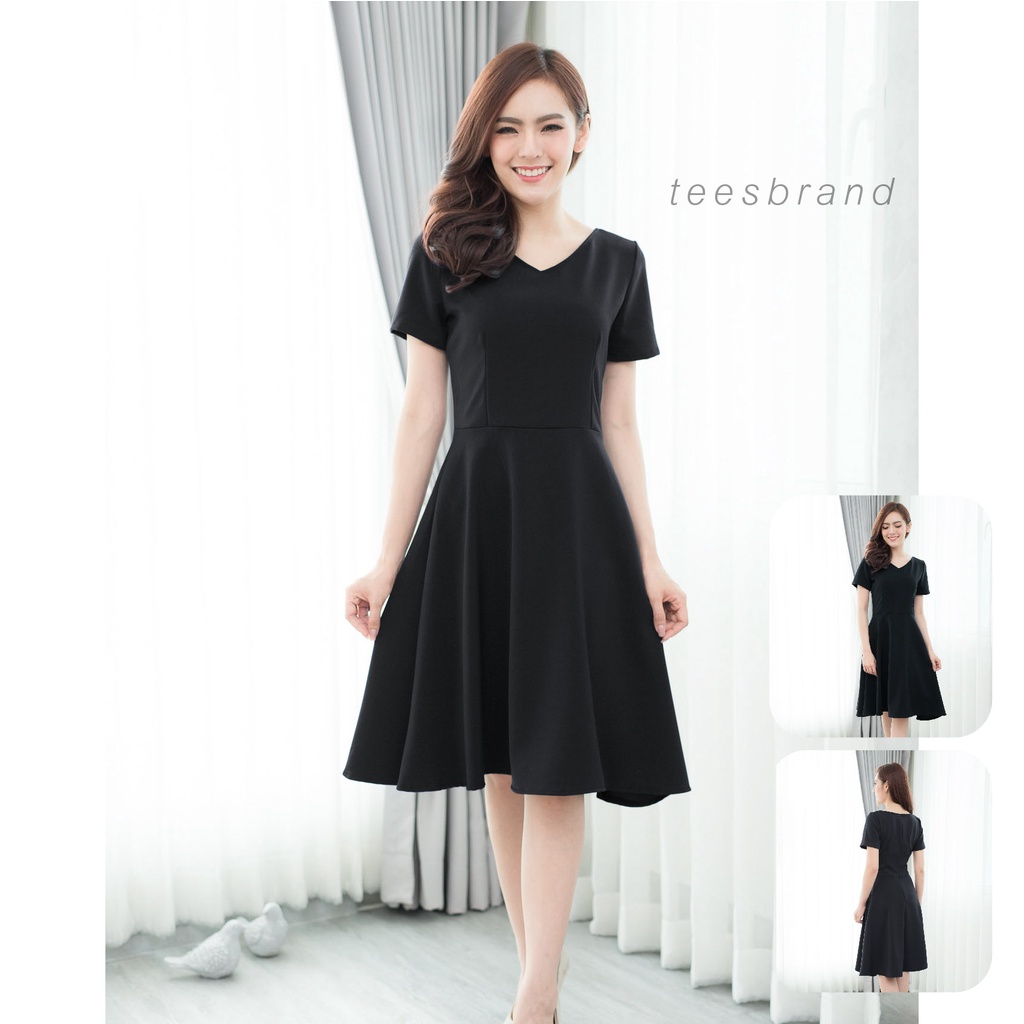 TEESBRAND  T1001 ชุดทำงานสีดำ ทรงบาน คอวี แขนสั้น