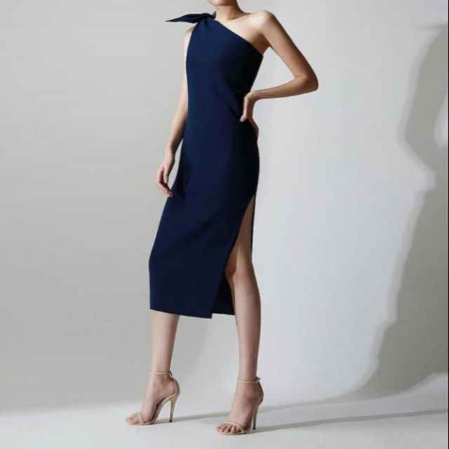 เดรส จาก PAING OFFICIAL สีน้ำเงินเข้ม ทรงสวยเนี้ยบค่ะ