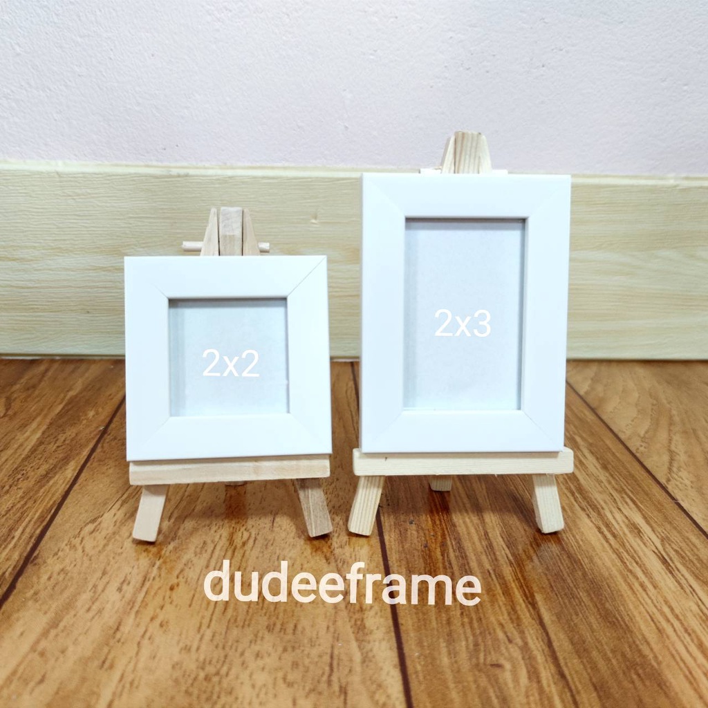 กรอบรูป 2×2 นิ้ว กระจกแท้ 100% กรอบ สีขาว ขาตั้งกรอบรูป ขาตั้งไม้ กรอบรูปจิ๋ว กรอบรูปมินิ กรอบรูปพร้อมขาตั้ง กรอบรูปเล็ก – โปรปัง