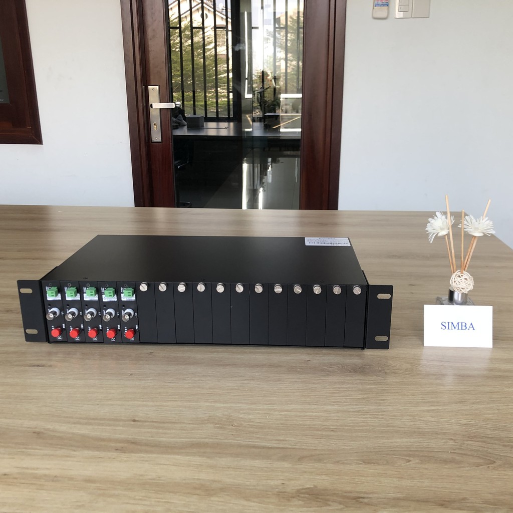 ทนทาน 19 นิ้ว 2U 16 ช่อง Rack Mount สําหรับการ์ดแปลงสัญญาณวิดีโอรุ่น BT-2U16-D220