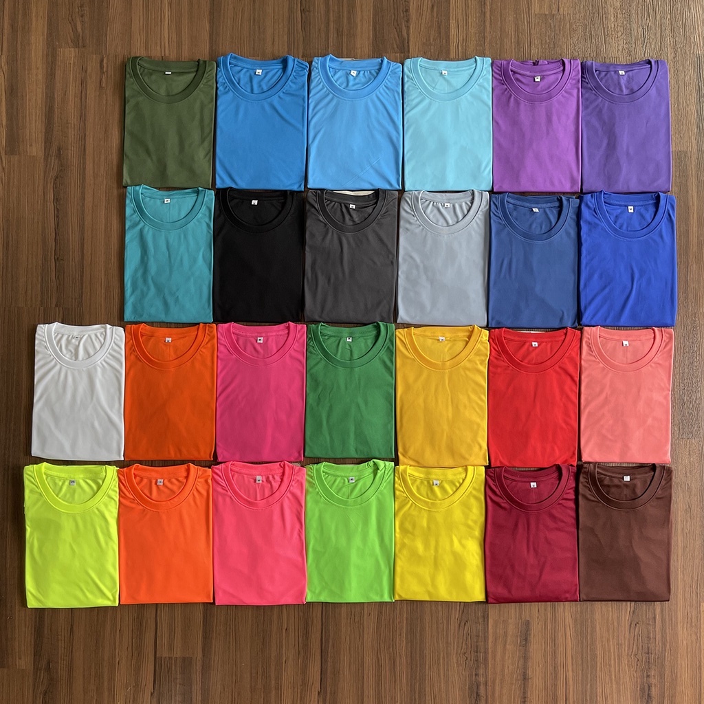 เสื้อกีฬาหลากหลายสี จำนวน 26 สี สีแดง สีเหลือง สีชมพู สีฟ้า สีส้ม สีม่วง สีเขียว สีโอรส เนื้อผ้าเรียบ นุ่ม ลื่น