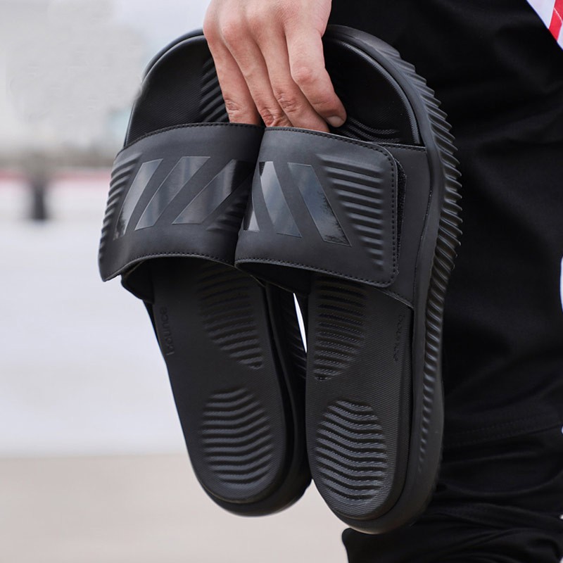 รองเท้าแตะผู้ชาย Adidas รองเท้าแตะ 2021 ฤดูใบไม้ผลิใหม่กีฬากลางแจ้งว่ายน้ำรองเท้าแตะชายหาดรองเท้า