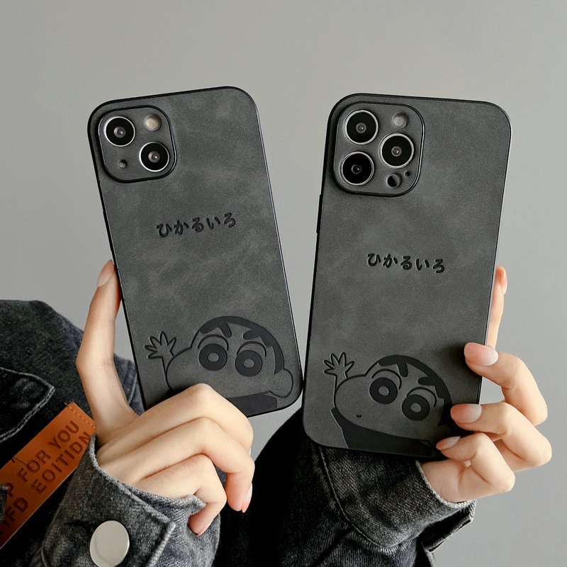 เคสไอโฟน 15 pro max เคสไอโฟน11 13 8พลัส สีดำเครยอนชินจัง การ์ตูน เครื่องหนังขอบตรง เคส Case For เคสi12 11 14 promax Xr Xs X 7 8 plus เคสไอโฟน7พลัส เคสไอ