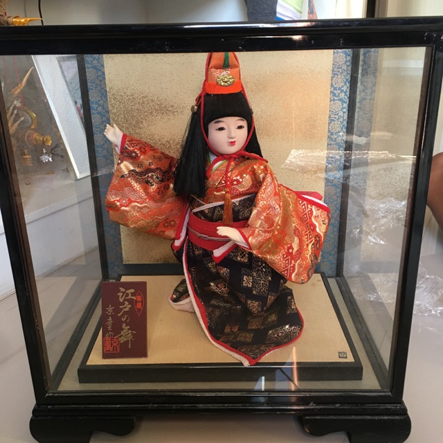 ตุ๊กตาญี่ปุ่นโบราณพร้อมตู้กระจกมือสอง