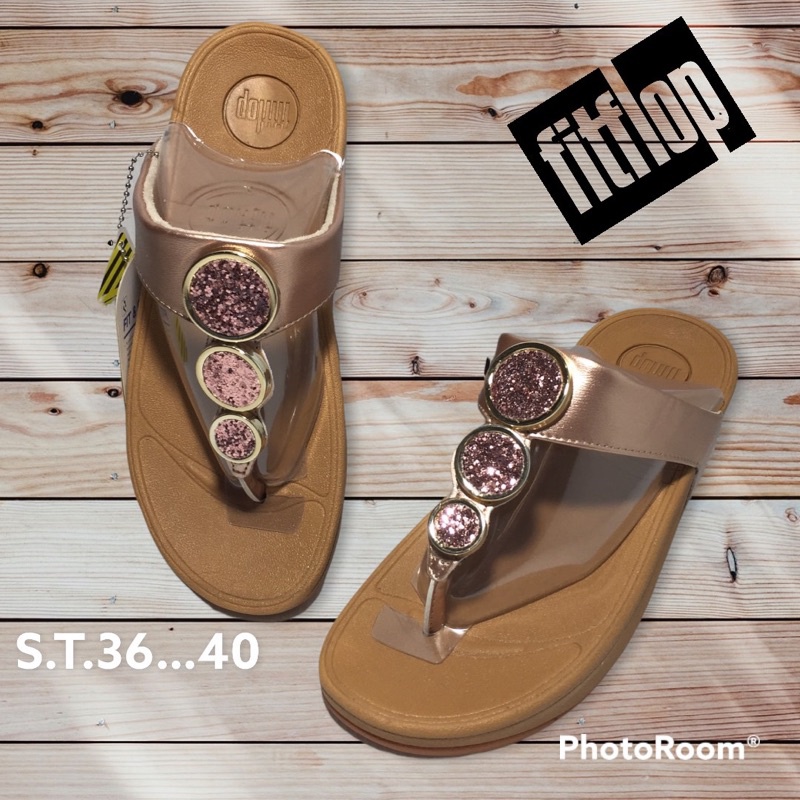 รองเท้าแตะfitflop เลบนีบเพชรสามเม็ดรุ่นใหม่มี 36ถึง40เป็นรุ่นกำลังฮิตมีของพร้อมส่ง