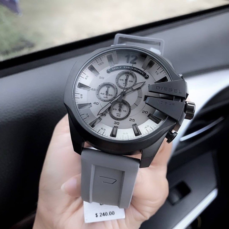 (ผ่อน0%) นาฬิกา Diesel Men's Mega Chief Analog Gray Silicone Watch DZ4496 สายซิลิโคนเทา ตัวเรือนสีดำด้าน ✔️หน้าปัด 51mm.