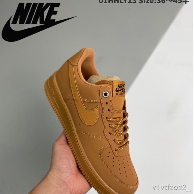 [Spot] Nike Air Force 1 low 07 LV8 "wheat/flax" original unisex ผู้ชายผู้หญิงรองเท้าผ้าใบสีน้ำตาลรองเท้าลำลอง☜