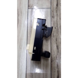 สวิทช์กระจกไฟฟ้า Isuzu d-max ปี 2003 ถึง 2010 รุ่นมีเซ็นทรัลล็อค หน้าซ้ายฝั่งคนนั่ง