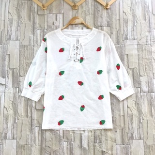 เสื้อปักสตอเบอรรี่แบบน่ารัก