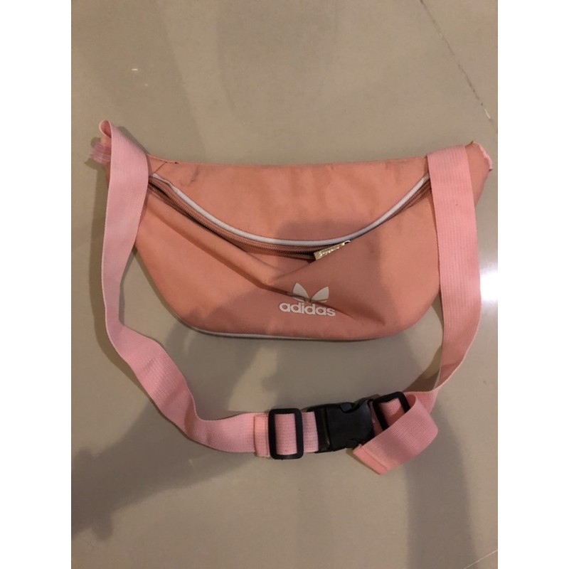 กระเป๋าสะพายคาดอกแบรนด์ adidas ของแท้ สีชมพูพีท