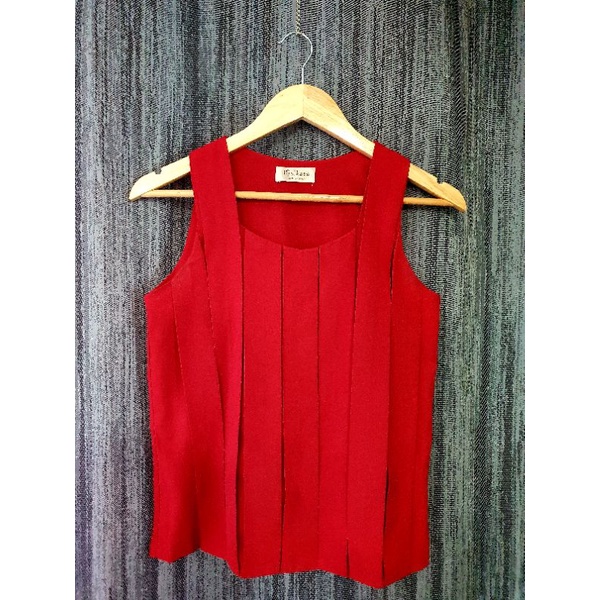 เสื้อกล้ามทำงาน จีบหน้า สีแดง ป้าย Maikaew #มือสอง  #ราคาถูก  เสื้อผ้าแฟชั่นราคาถูก สภาพดีราคา