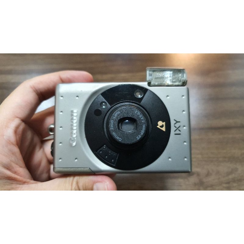 Canon IXY กล้องฟิล์มAPS ใช้งานได้ปกติ วัสดุโลหะ กล้องฟิล์มคอมแพคขนาดเล็ก  เหมาะสำหรับสะสม หรือท่านที่ชอบถ่ายภาพคลาสสิค