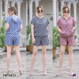 TwinsShopVip💗พร้อมส่ง TW15833 Set #สาวอวบ เสื้อฮู้ดไหล่ล้ำกระเป๋าจิ้งโจ้+กางเกงขาสั้น พิมพ์ลาย Off-the-shoulde