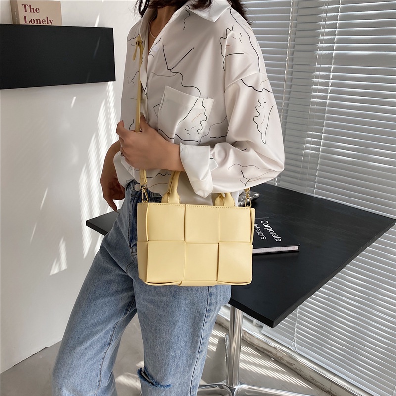 [พร้อมส่ง] กระเป๋ารุ่น Tadeo mini bag สุดน่ารัก พร้อมสาย crossbody #4