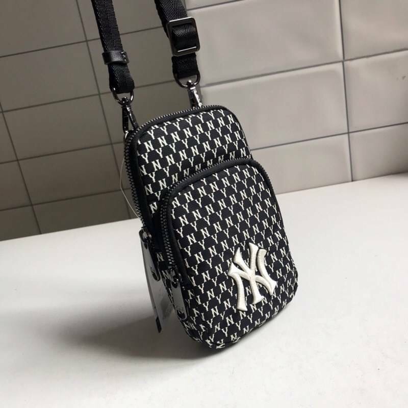 พร้อมส่ง กระเป๋า MLB  มีสายสะพายปรับได้